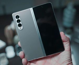 📱 Galaxy Z Fold 4 – Foldable Powerhouse! 🔥