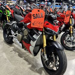 Ducati Street fighter V4S 
