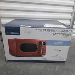 Insignia- .7 Cu. Ft. Retro Compact Microwave - Red