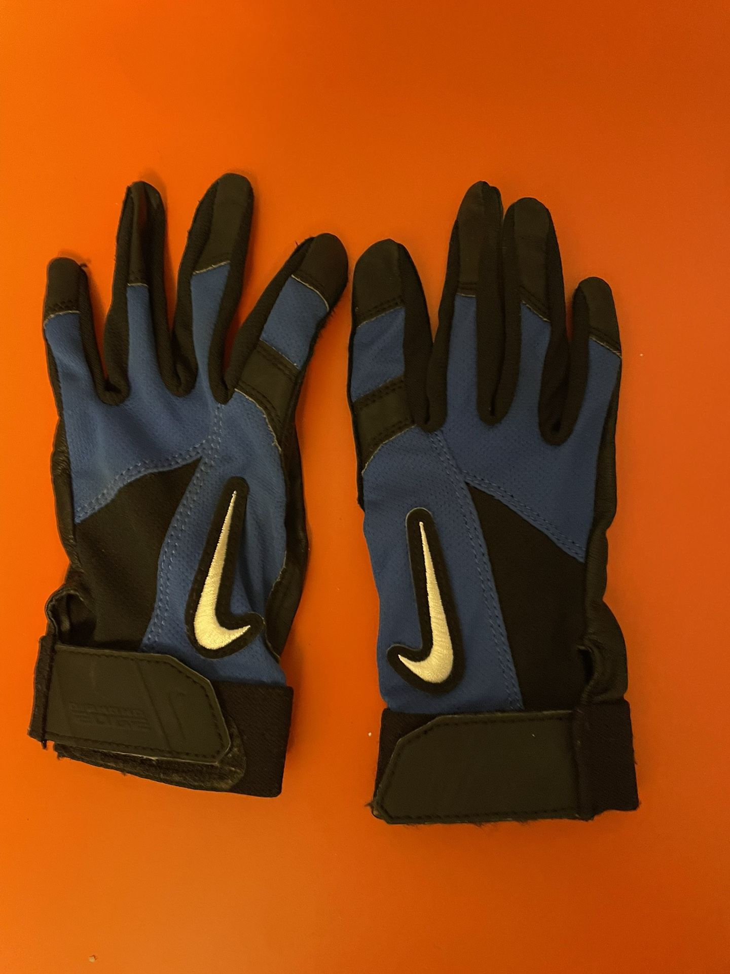 Nike Youth Baseball/Softball Gloves