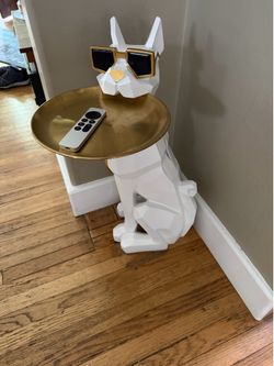 Dog tray table with small kleenex compartment