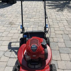 Toro personal piece self-propelled lawnmower, 150 cc like new condition