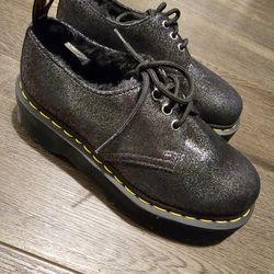 New Dr Martens Women Size 7