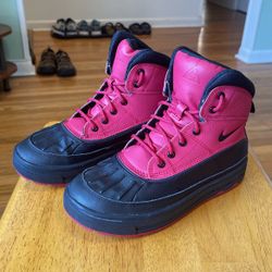 LIKE NEW NIKE ACG BOOTS size 4.5Y