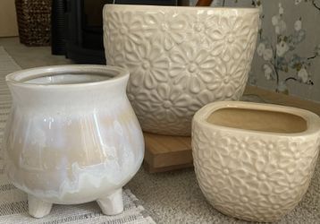 (IF IT’S LISTED, IT’S AVAILABLE ) $20 Total. Three Ceramic Plant Pots