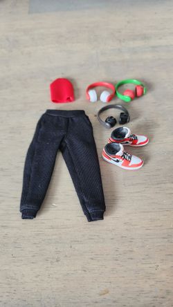 1:12 figure accessories Mezco headphones shoes type