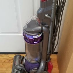 NEW cond DYSON DC25 ANIMAL VACUUM. , WORKS EXCELLENT. , AMAZING POWER SUCTION. , IN THE BOX 