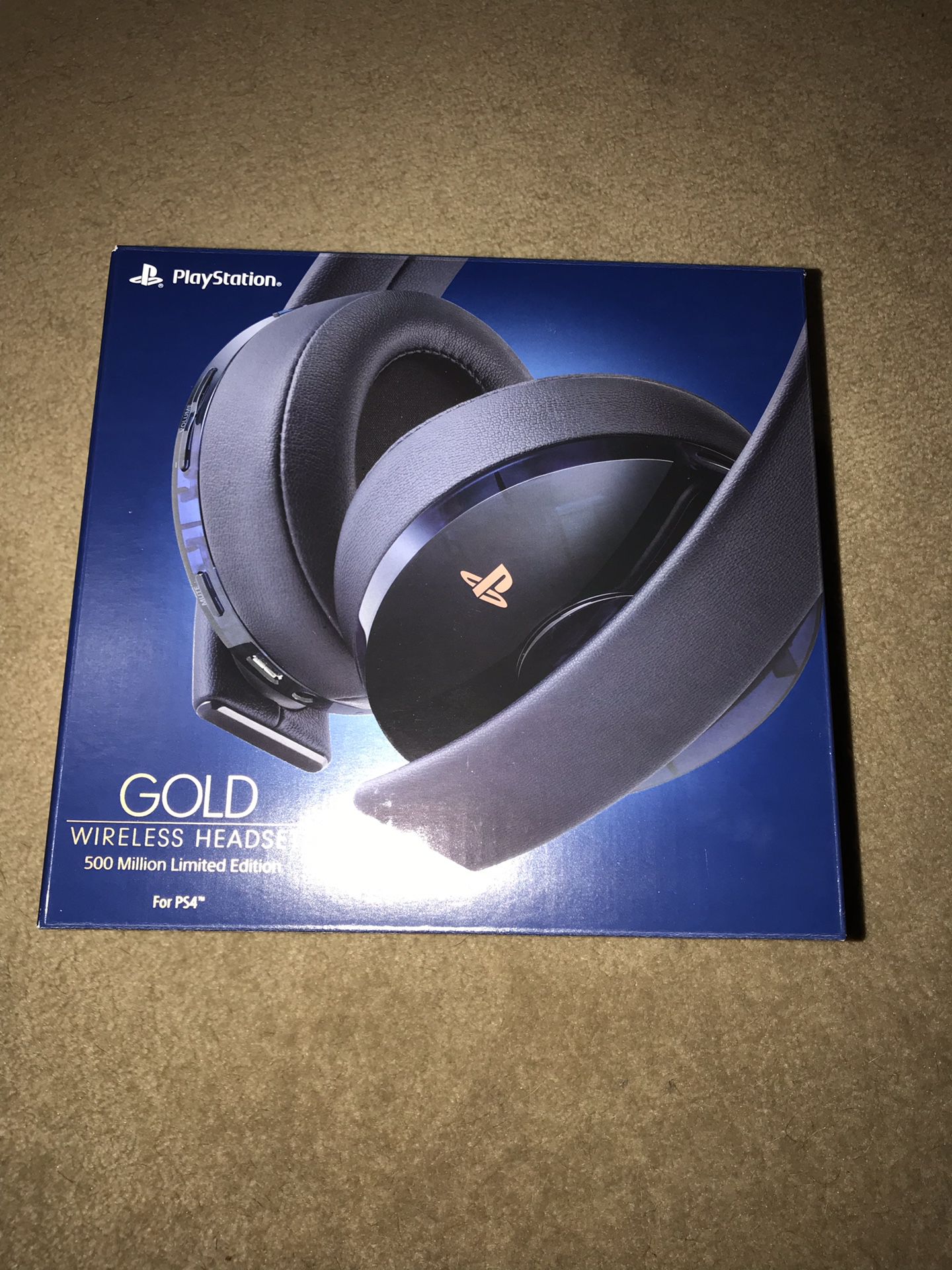 PlayStation Gold Wireless Headset 500 Million Limited Edition - PlayStation 4 [Discontinued]