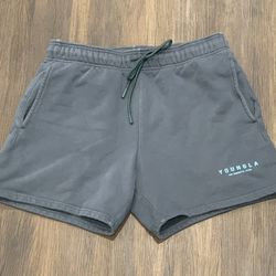 Young LA Shorts Size L 