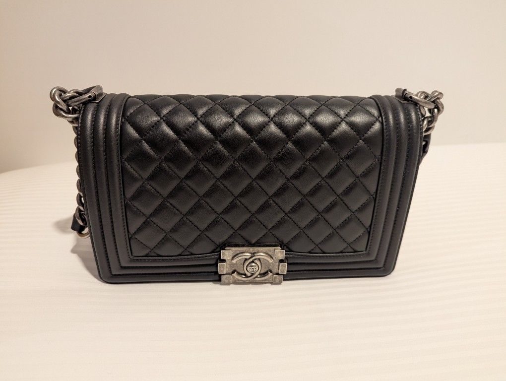 BRAND NEW WITH TAG ON! CHANEL Handbag Caviar Quilted Medium Boy Flap Calfskin & Ruthenium Finish