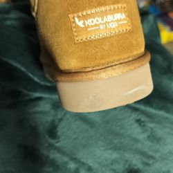 K O O L A B U R R A By Uggs Boot Woman's Size 8 Ankle