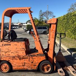 CLARK fORKLIFT 