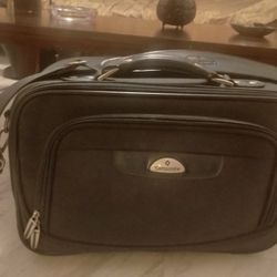 Vintage Hunter Green Samsonite Carry On 