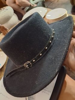 Vintage pigalle black felt 71/8 hat