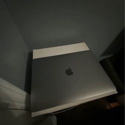 MacBook Pro 2017 (Touch Bar)