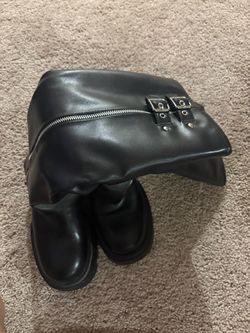 🖤🥾 Black Boots – $15 🥾🖤