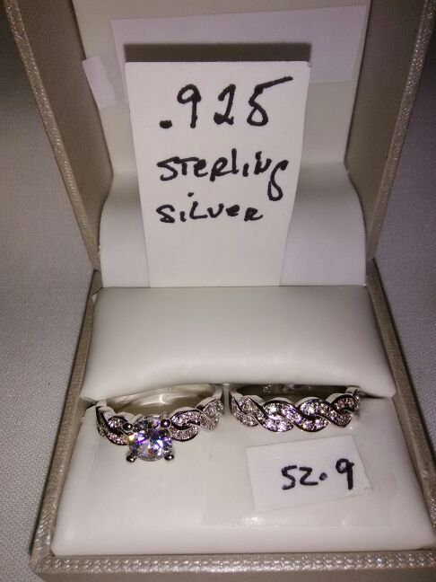 New. .925 Sterling Silver wedding set