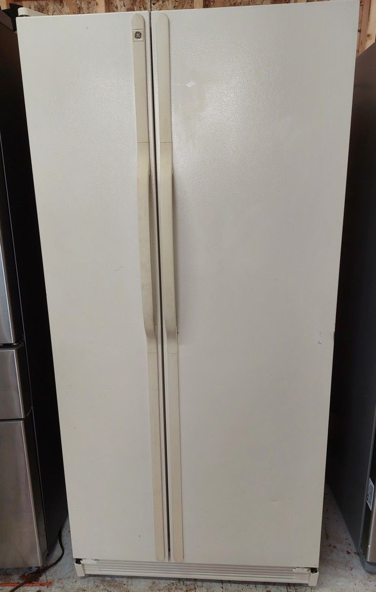 GE 19.7 CU FT SIDE BY SIDE DOORS FREEZER FRIDGE