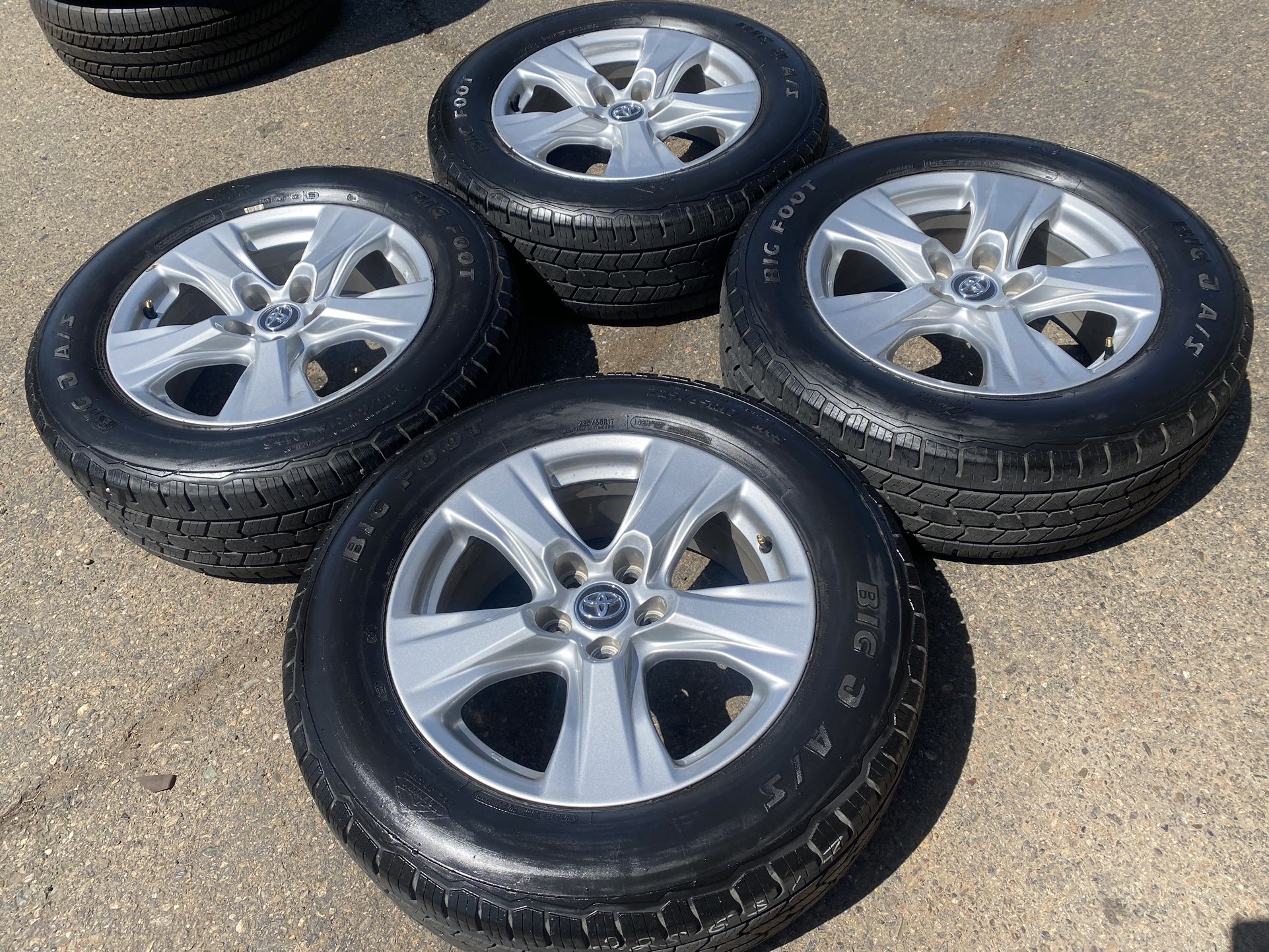 Factory 17” Toyota rav4 Wheels / Times & Tires