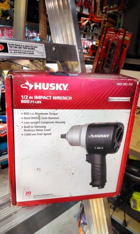 Husky 1/2" Impact Wrench 800ft.lbs