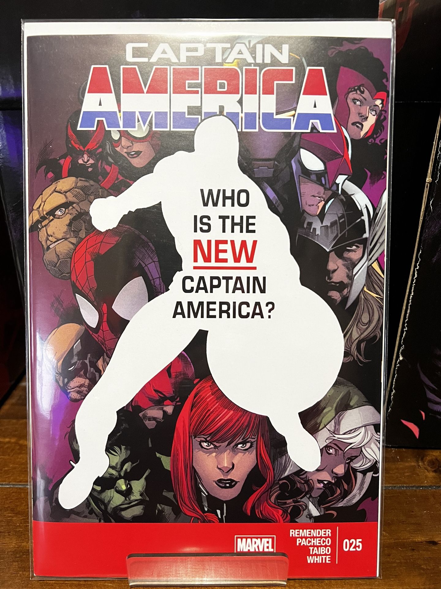 Captain America 25-2014 1st Falcon Sam Wilson As Captain America Whatnot Pack