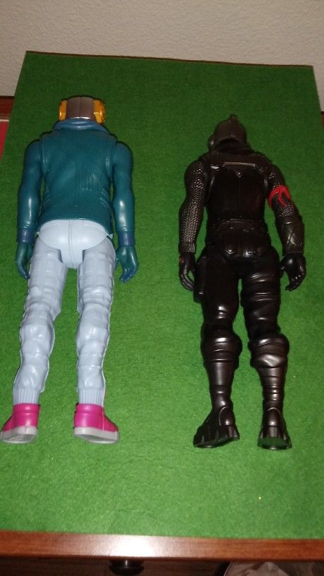 Like new Fortnite action Figures And Nerf Gun