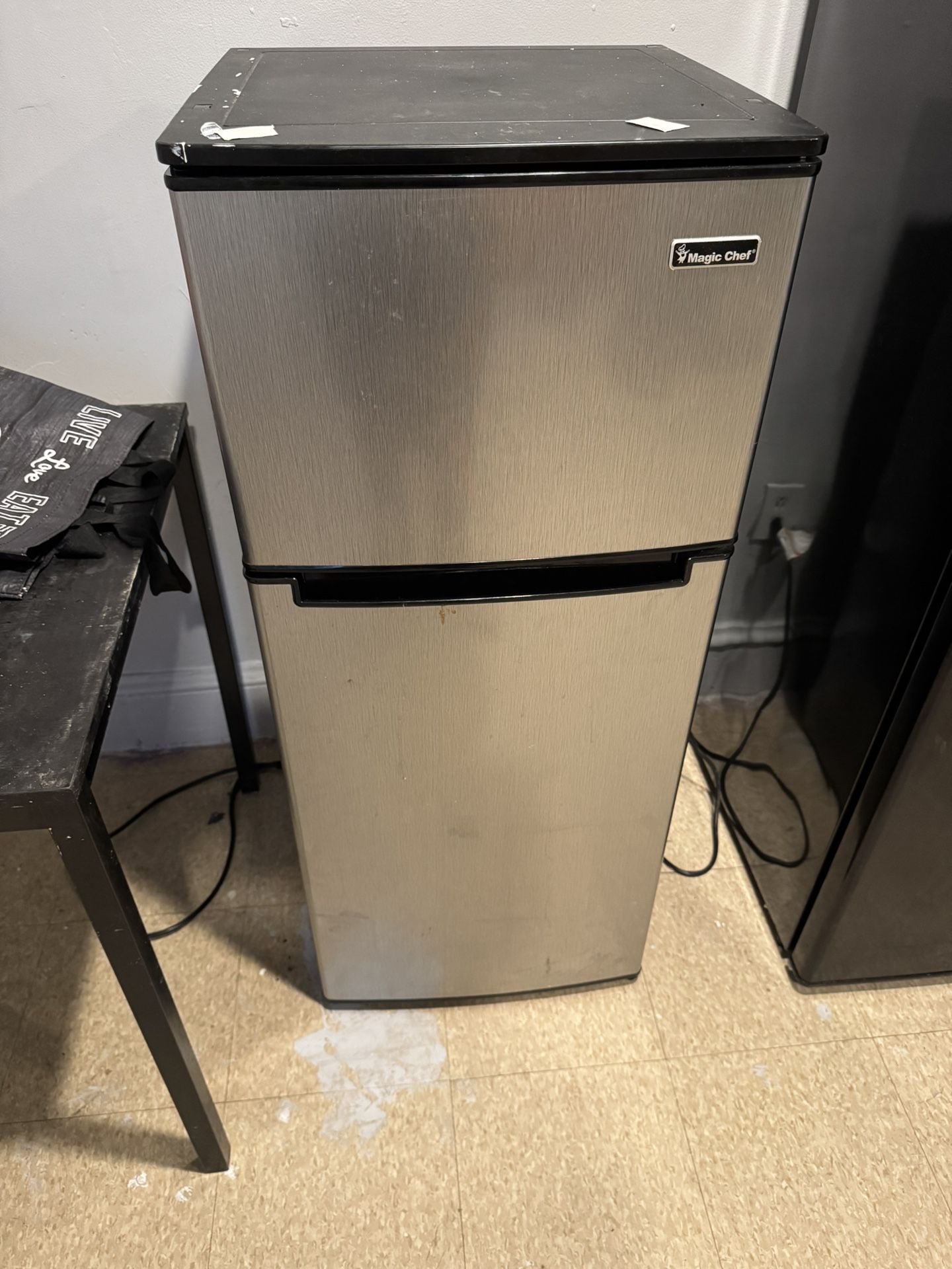 Magic Chef Mini refrigerator fridge