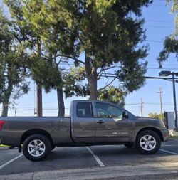 WORK TRUCK ,WORK TRUCK 
2011 Nissan titan
NO MECHANIC OR ELECTRIC ISUES
Runs very good
Automatic 
Motor V8
scratches here and there ,but is a WORK TRU
