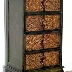 Entry Cabinet , Great Detail