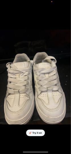 vans white shoes