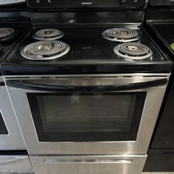 DELIVERY FREE Frigidaire Range 