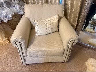 Creme Couch Set