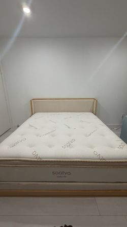 King mattress SAATVA HD - like new