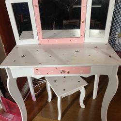Girls Vanity $45