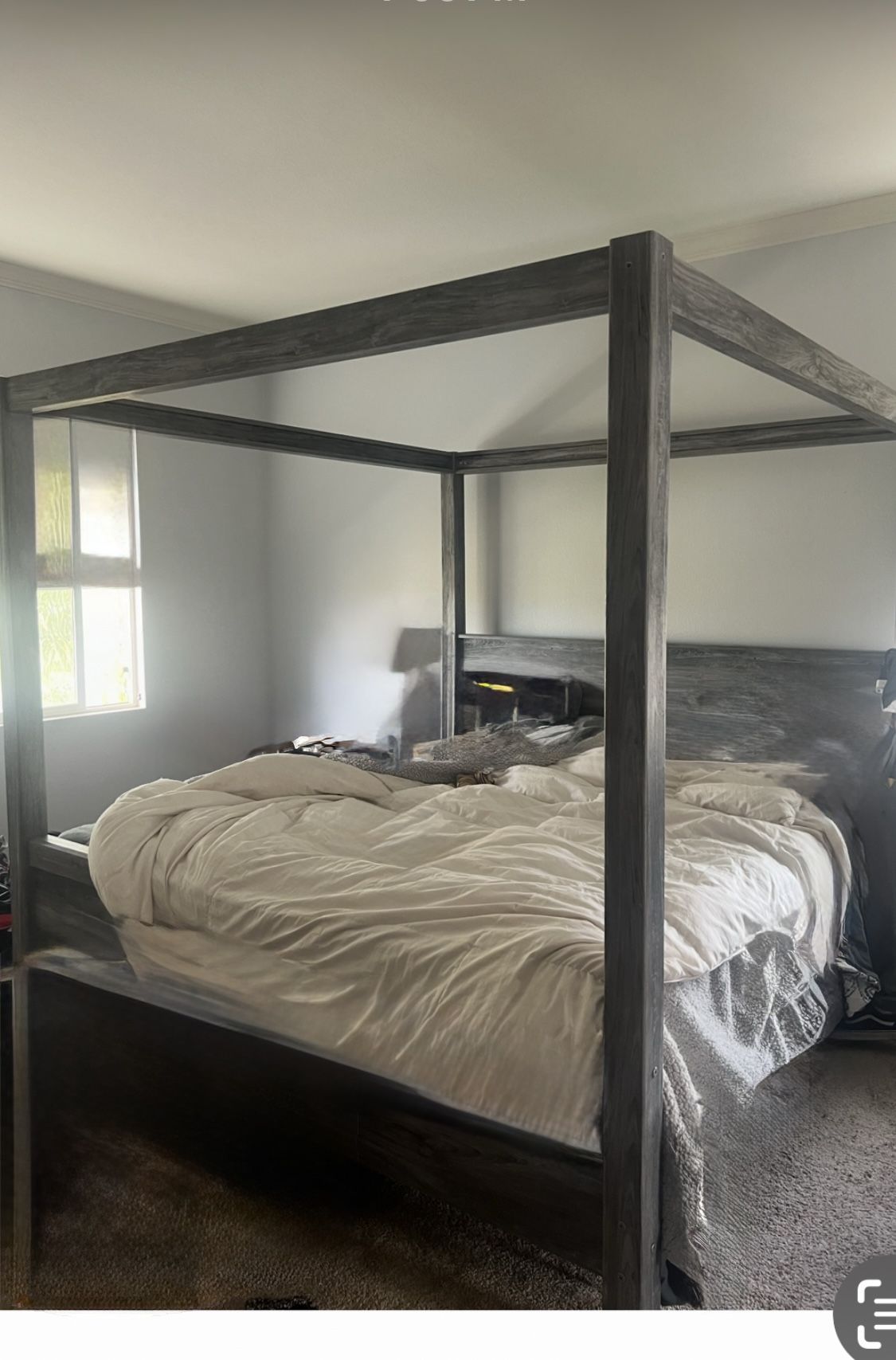 King Canopy Wood Bed 