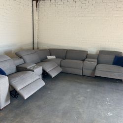 Like New! Gray Power Reclining Sectional Couch (FREE DELIVERY 🚚)