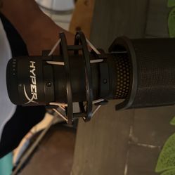 Hyper X Quadcast Mic And Stand 