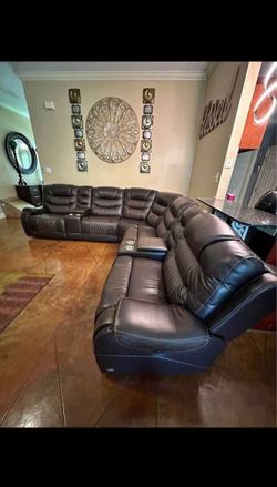 Beautiful sectional recliner couch, great condition