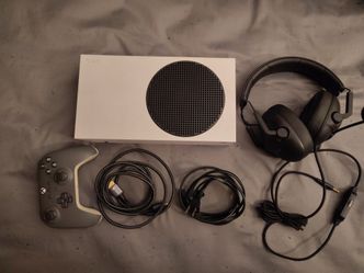 Xbox Series S Full Gaming Setup + 22in Monitor + Headset
