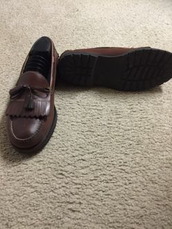 Vibram brand men's shoes size 12d