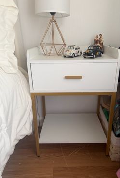 2 Nightstands