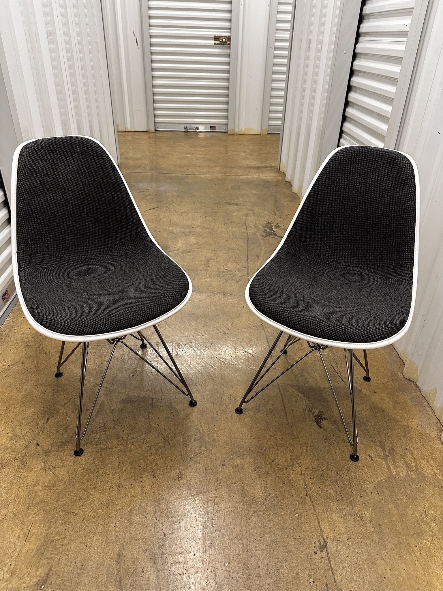 🎅🏽❄️(2) Eames Upholstered Molded Plastic Side Chair- Herman Miller🔴❄️