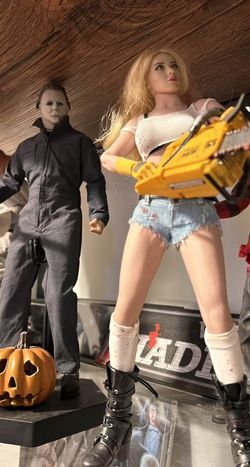 Horror Collectible Figure New. Hot girl 