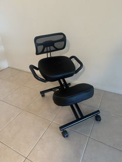 Ergonomic Kneeling Chair 