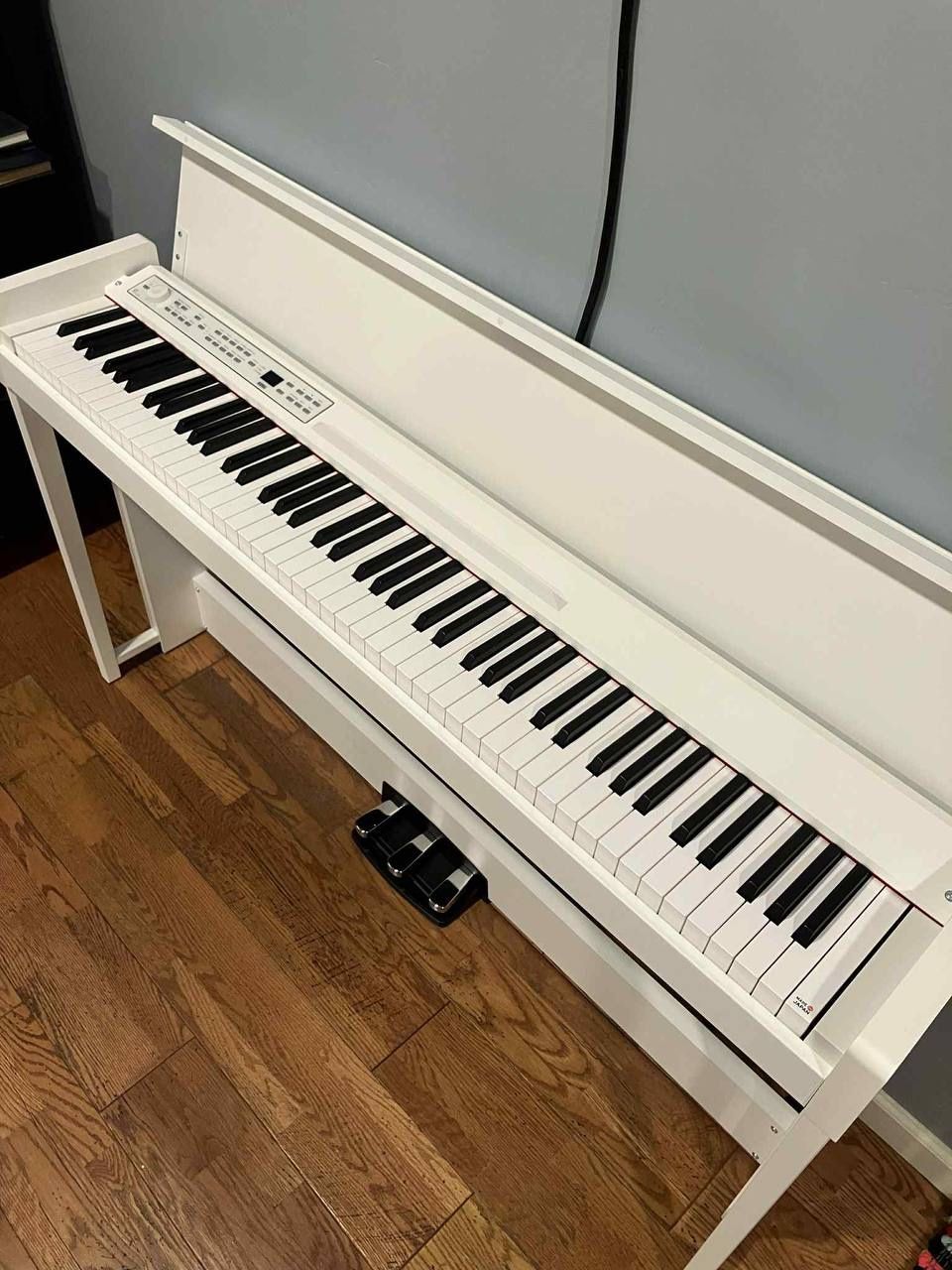 White Korg C1 Digital Piano