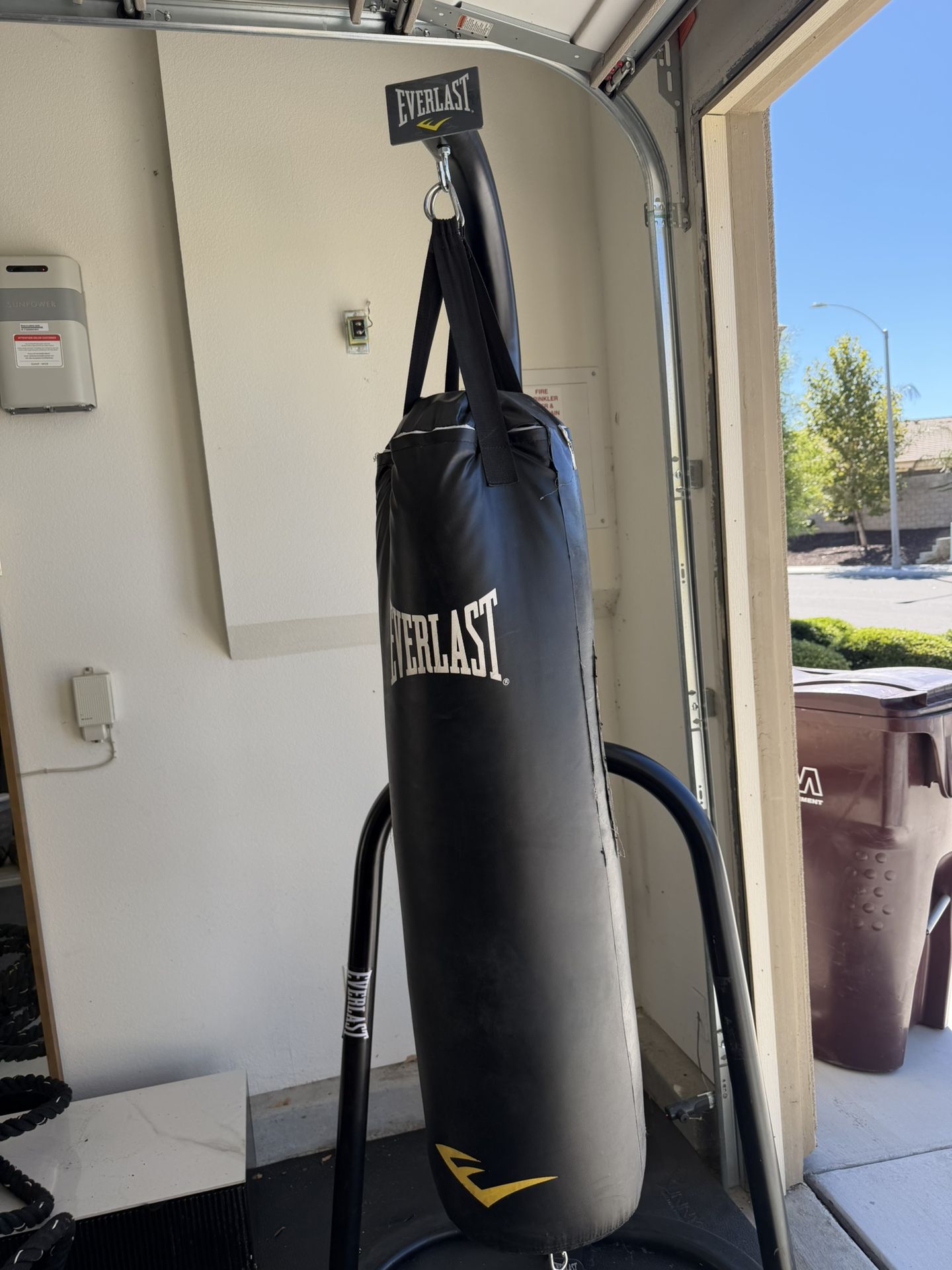 Everlast Punching Bag & Stand & Speed Bag