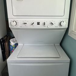 Washer/Dryer Stacked 