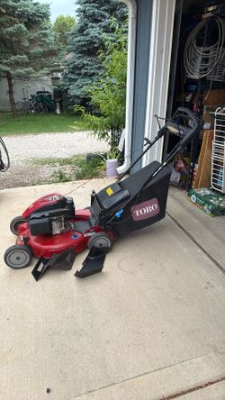 Toro Lawnmoter- Runs Good