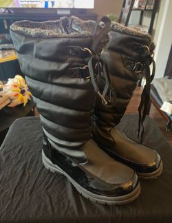 Girls Totes Winter Snow boots Size 4M
