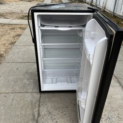 Magic Chef Mini Black Fridge Office Garage Dorm Room 